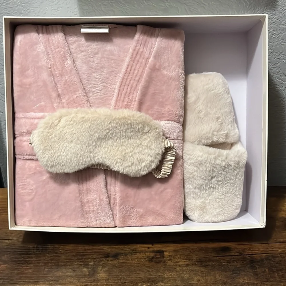 Marie Claire Paris Robe set Gift Box - Picture 2 of 10